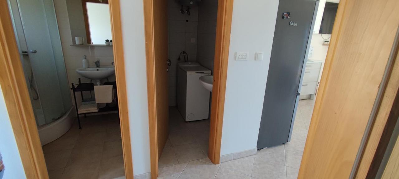 Apartman Mila Marina Buitenkant foto