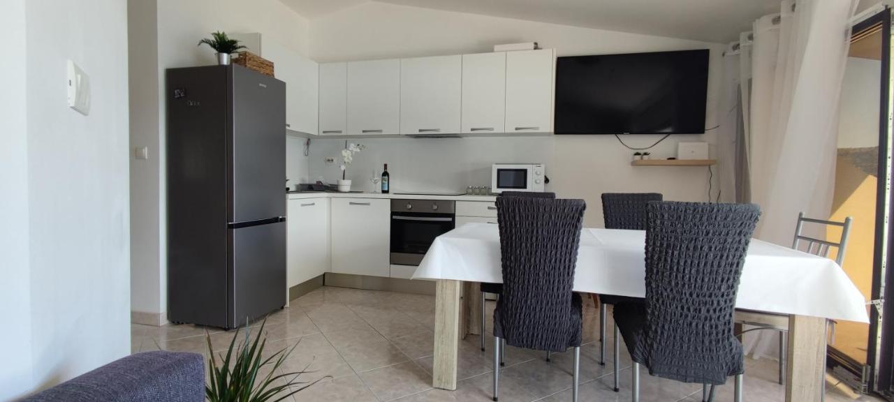 Apartman Mila Marina Buitenkant foto