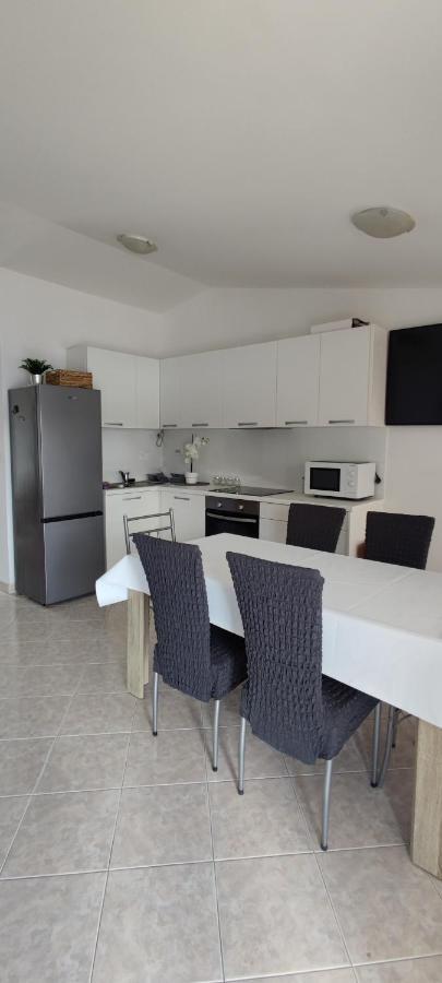 Apartman Mila Marina Buitenkant foto