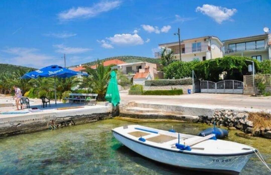 Apartman Mila Marina Buitenkant foto